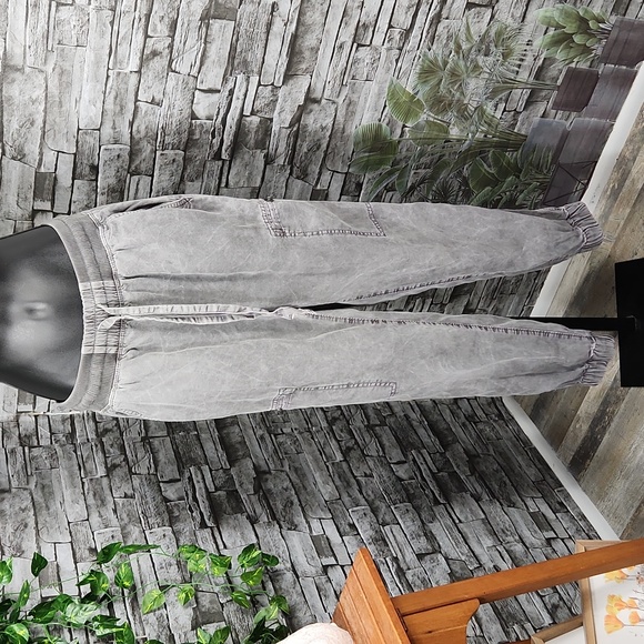 Aerie Essential Cargo Twill Jogger - Picture 2 of 9